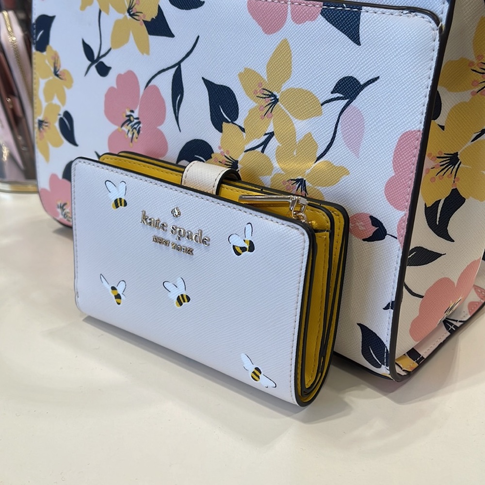 Kate Spade Staci Bee Medium Compact Bifold Wallet Bees Printed Parchment - Picture 2 of 16